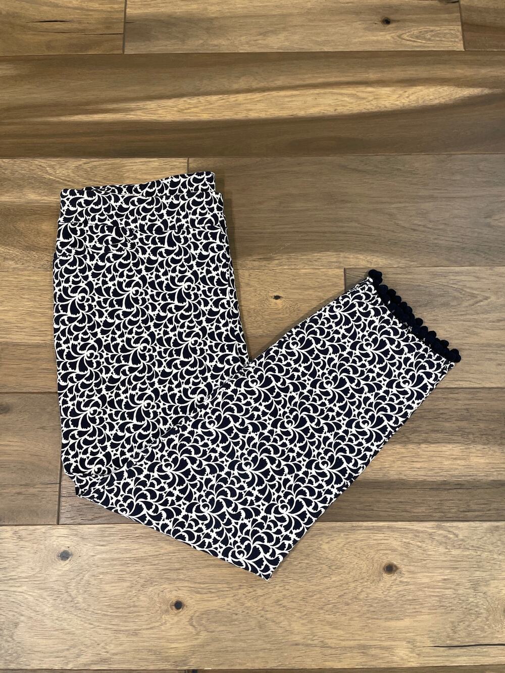 Chico’s Size 2 White & Navy Pattern Cropped Pants with Tassel Hem
